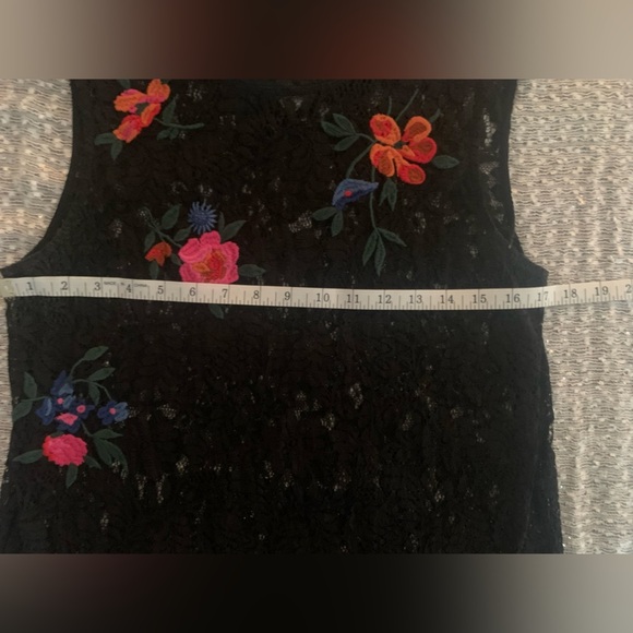 LOFT Black Lace Embellished Tank Top Blouse - SZ M - Picture 4 of 5